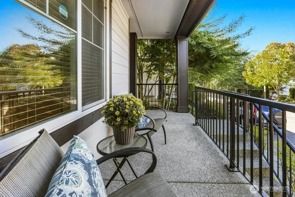 10372 156th Place NE #101, Redmond, WA 98052