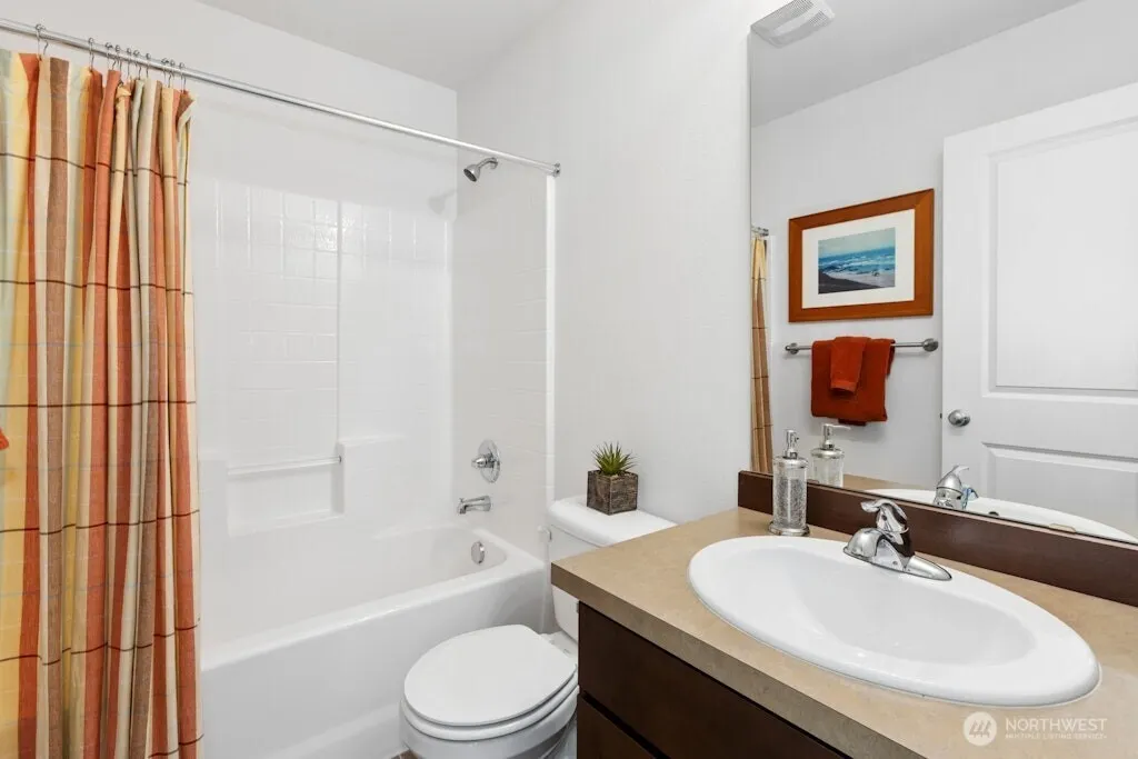 10372 156th Place NE #101, Redmond, WA 98052