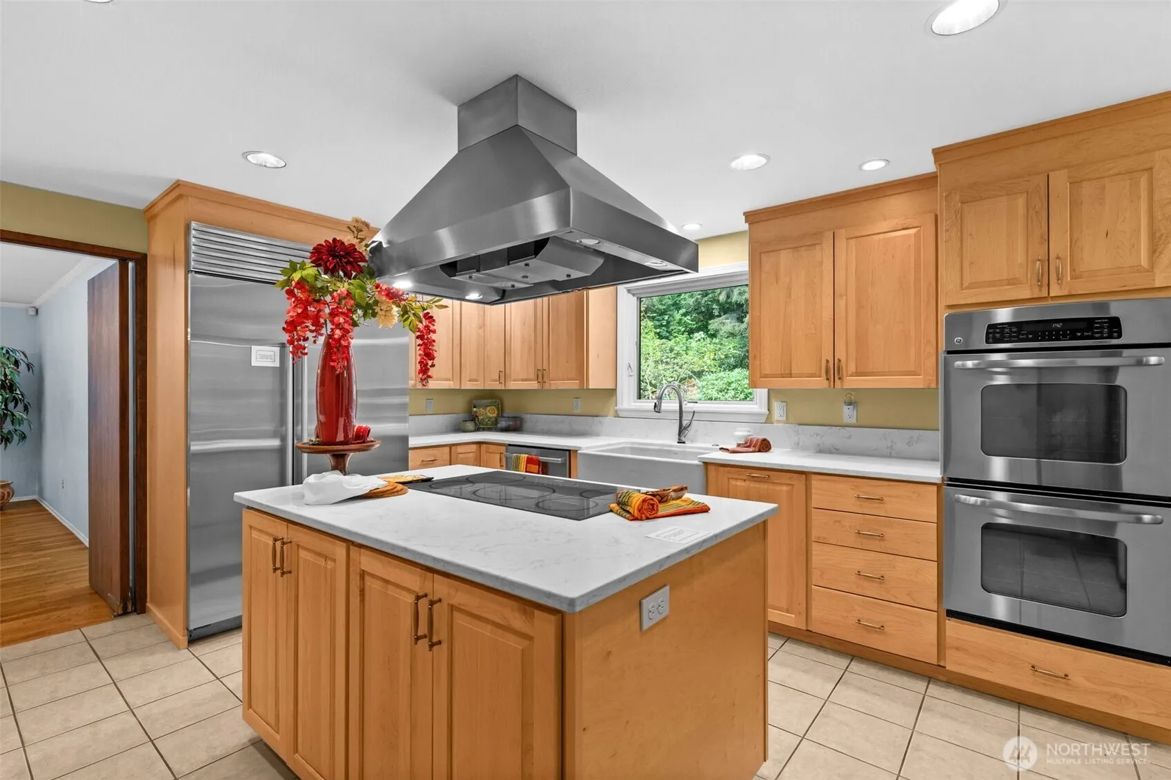 25235 SE Mirrormont Drive , Issaquah, WA 98027