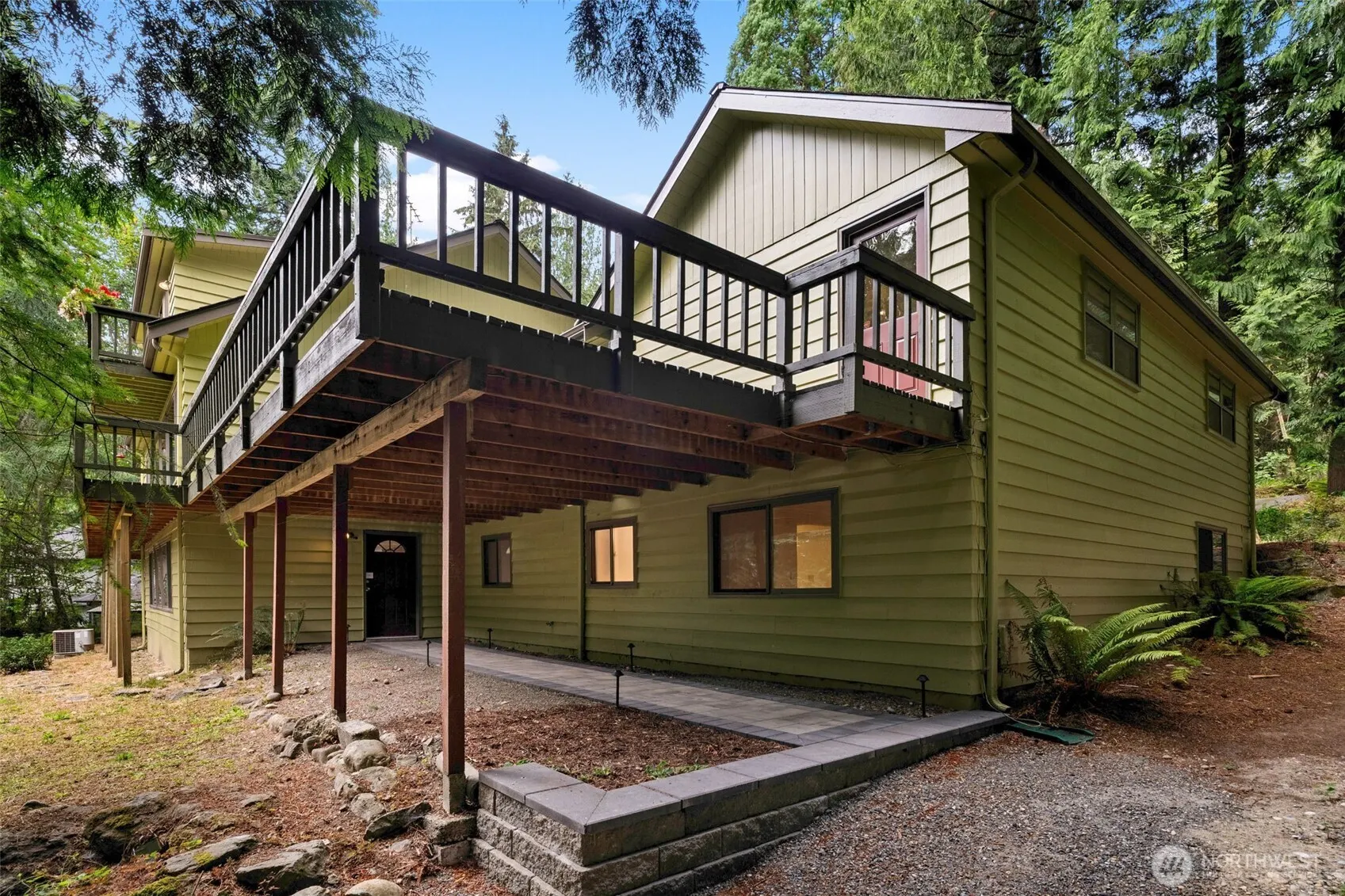 25235 SE Mirrormont Drive , Issaquah, WA 98027