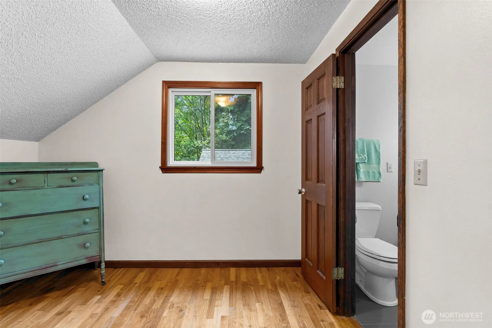 25235 SE Mirrormont Drive , Issaquah, WA 98027