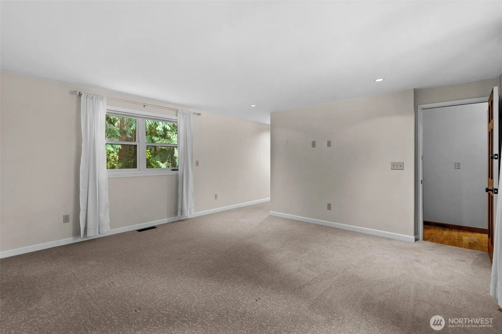 25235 SE Mirrormont Drive , Issaquah, WA 98027