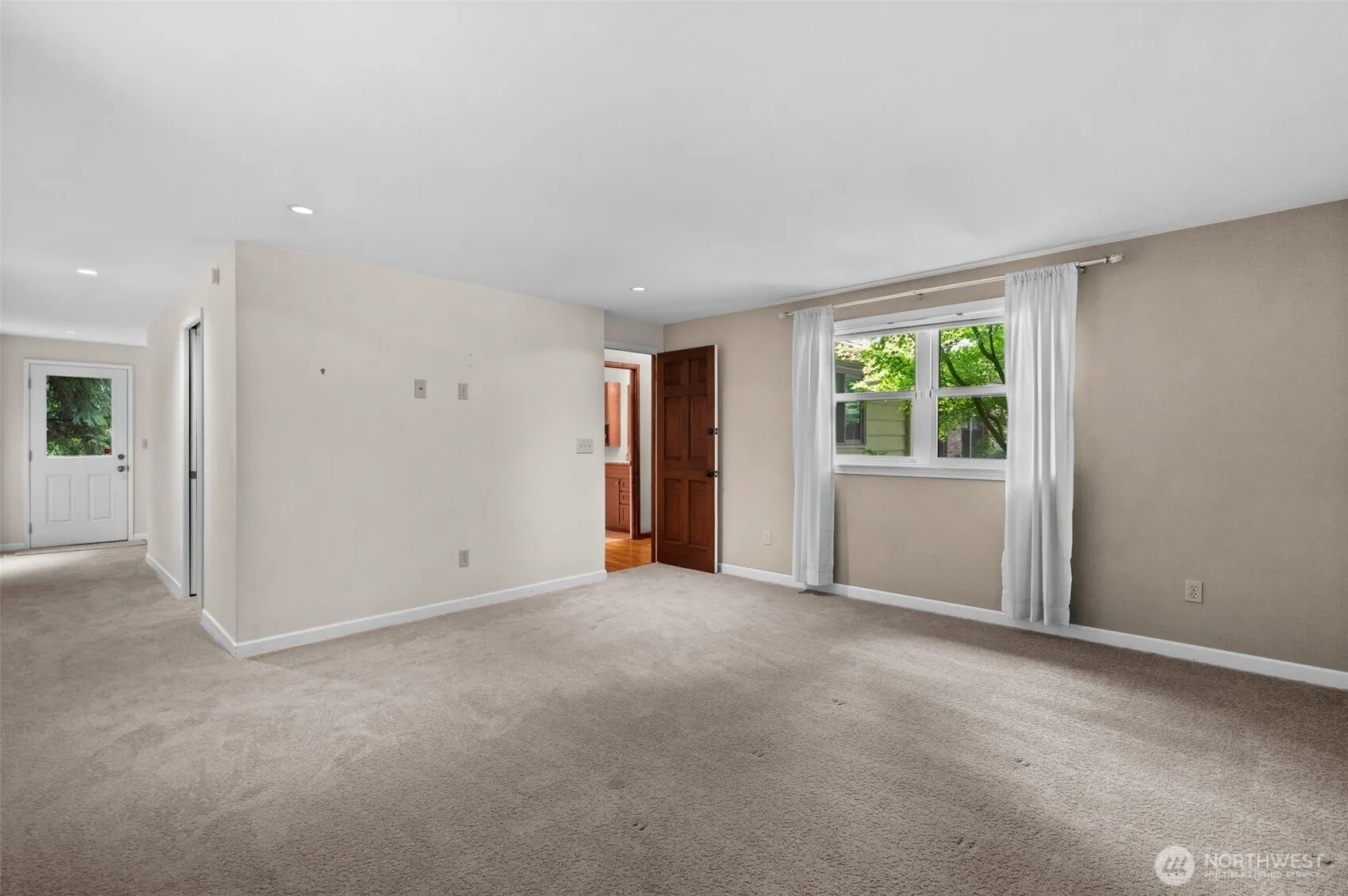 25235 SE Mirrormont Drive , Issaquah, WA 98027