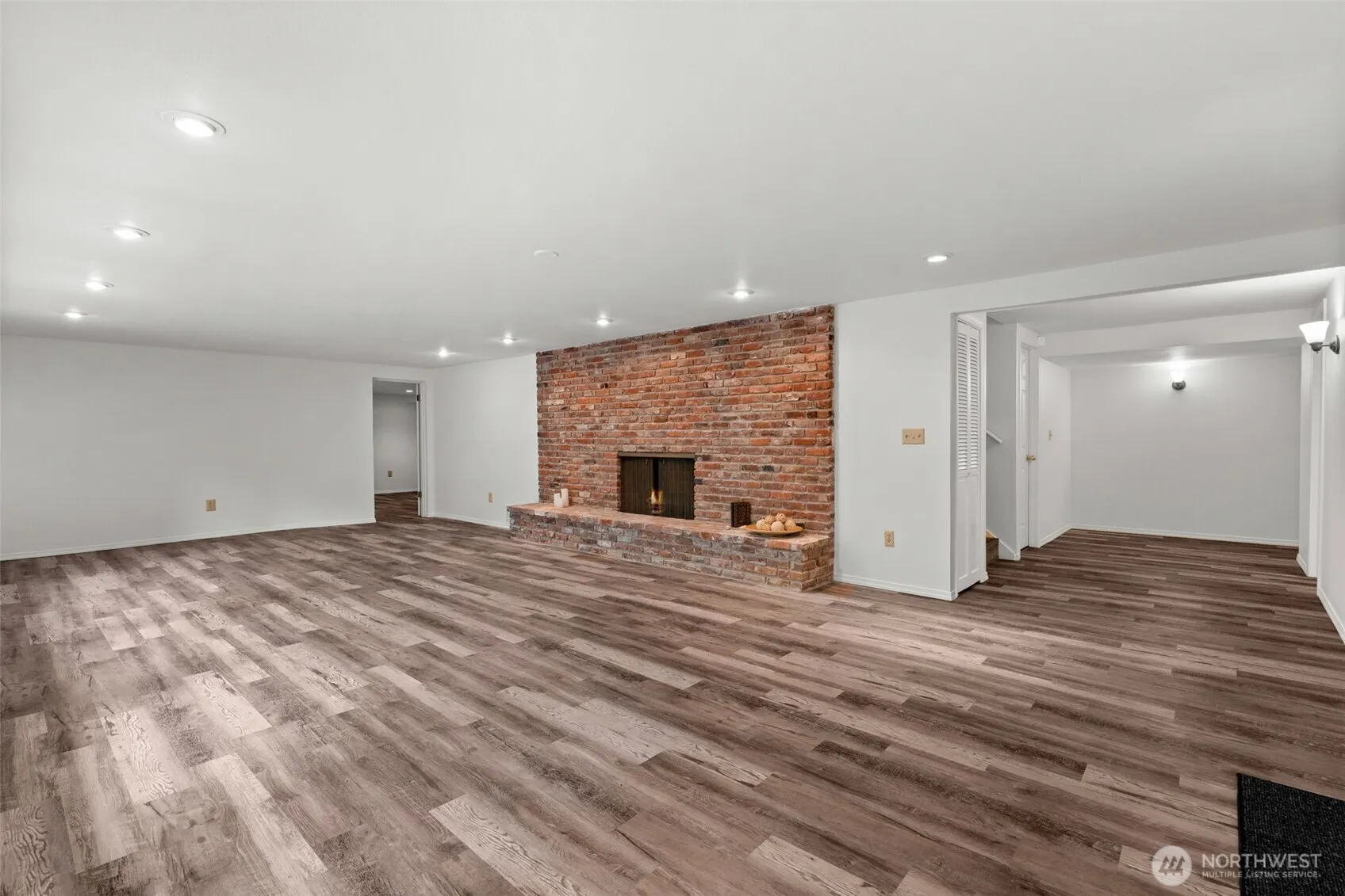 25235 SE Mirrormont Drive , Issaquah, WA 98027