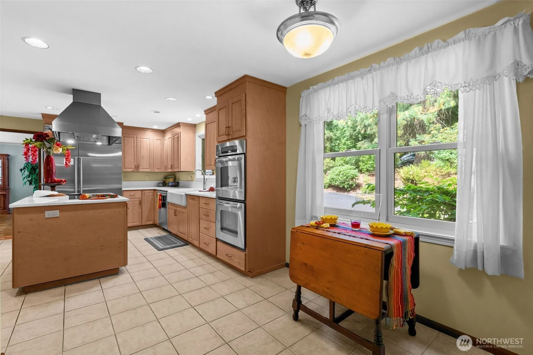 25235 SE Mirrormont Drive , Issaquah, WA 98027