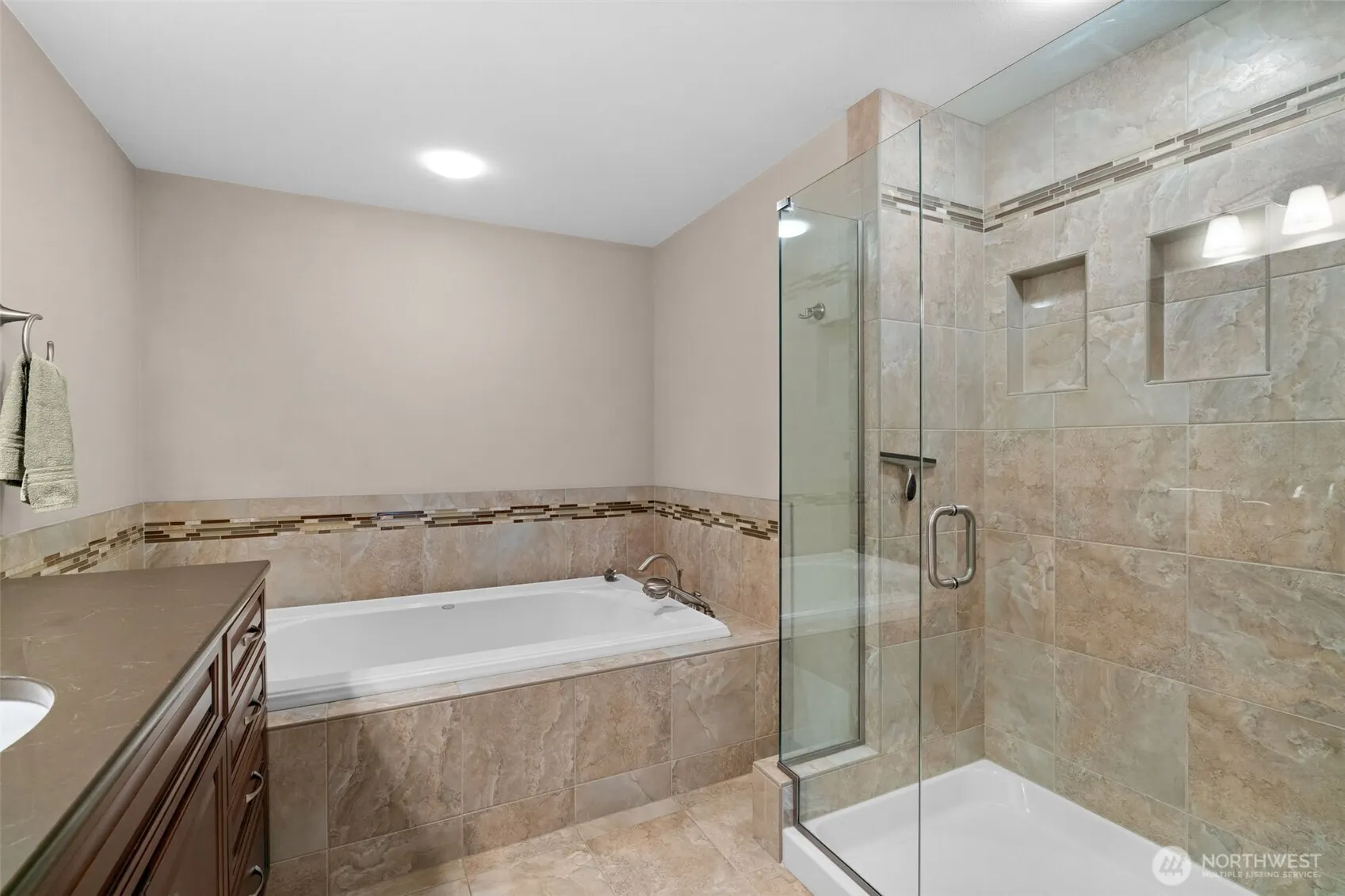 25235 SE Mirrormont Drive , Issaquah, WA 98027