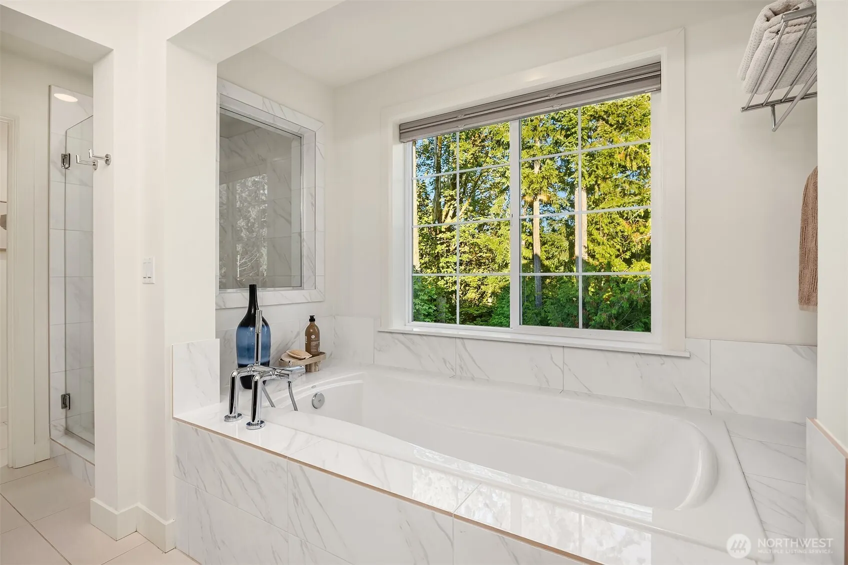 957 Pine Crest Circle NE, Issaquah, WA 98029