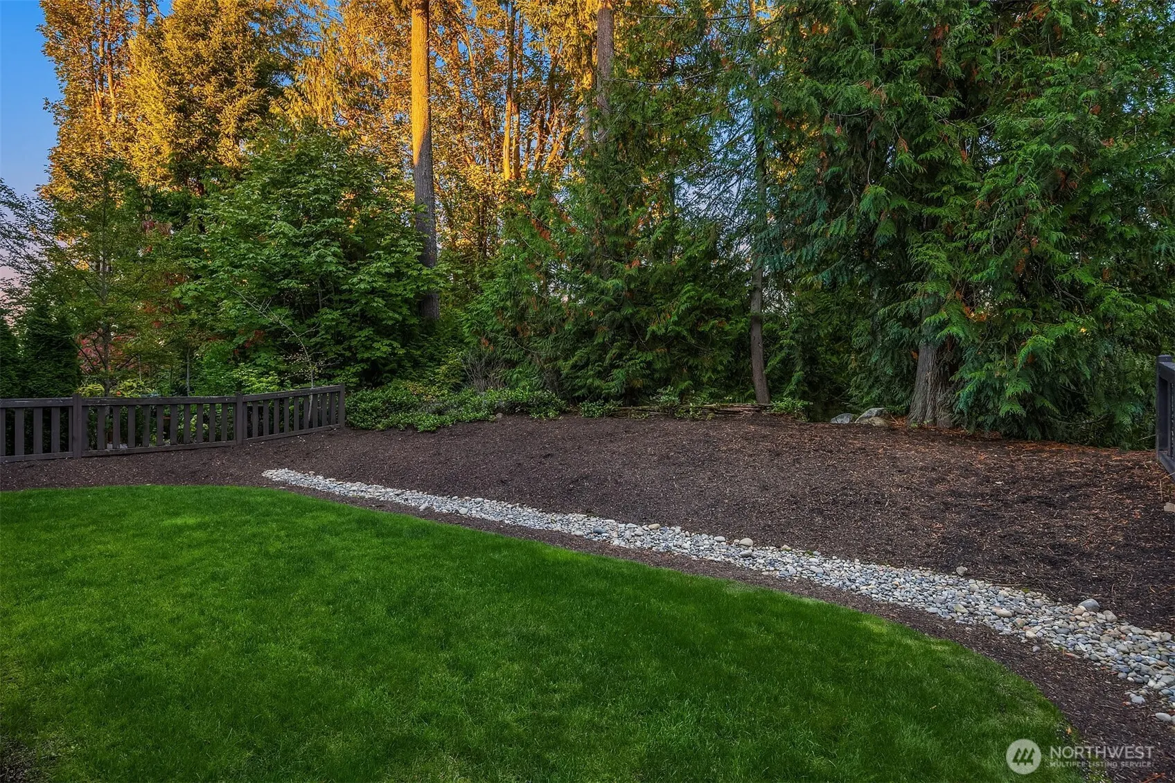 957 Pine Crest Circle NE, Issaquah, WA 98029