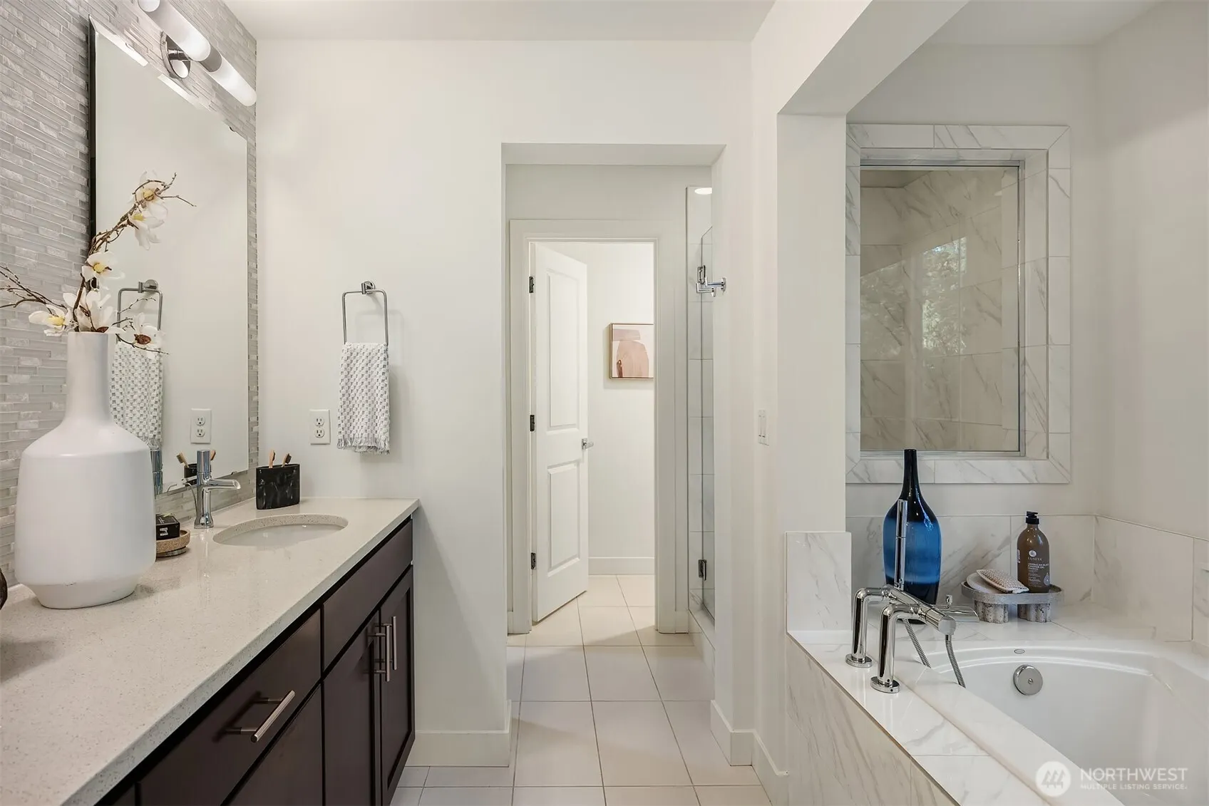 957 Pine Crest Circle NE, Issaquah, WA 98029