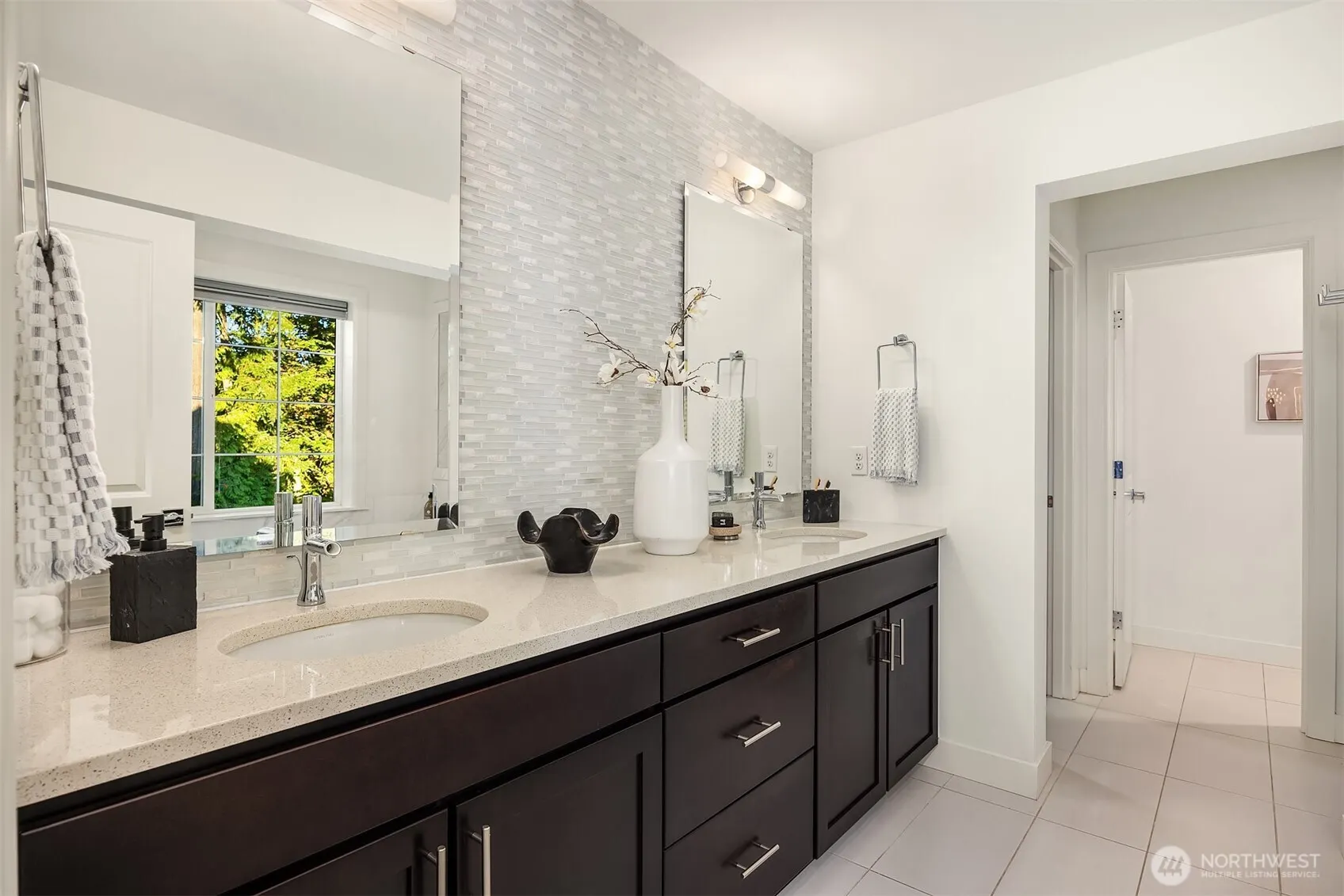 957 Pine Crest Circle NE, Issaquah, WA 98029