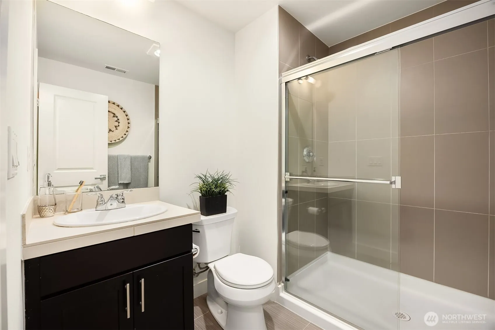 957 Pine Crest Circle NE, Issaquah, WA 98029