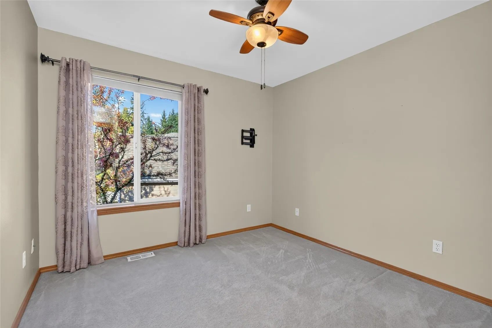 1223 199th Street SW, Lynnwood, WA 98036