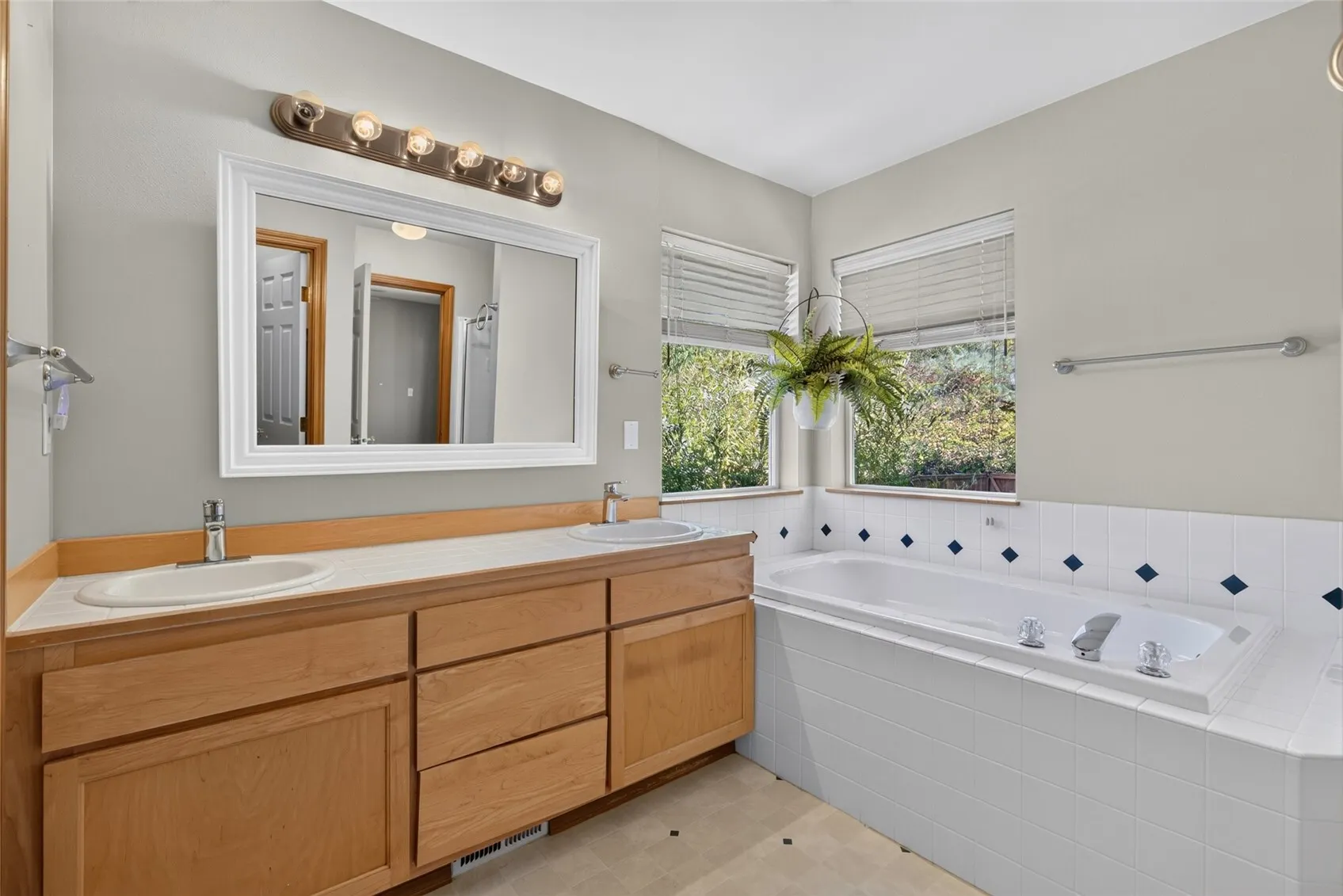 1223 199th Street SW, Lynnwood, WA 98036