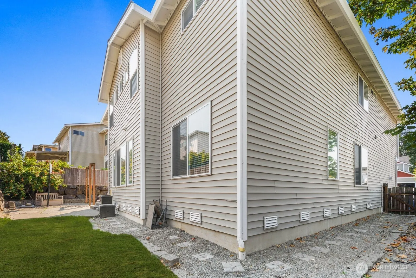 14020 SE 282nd Street , Kent, WA 98042-3915