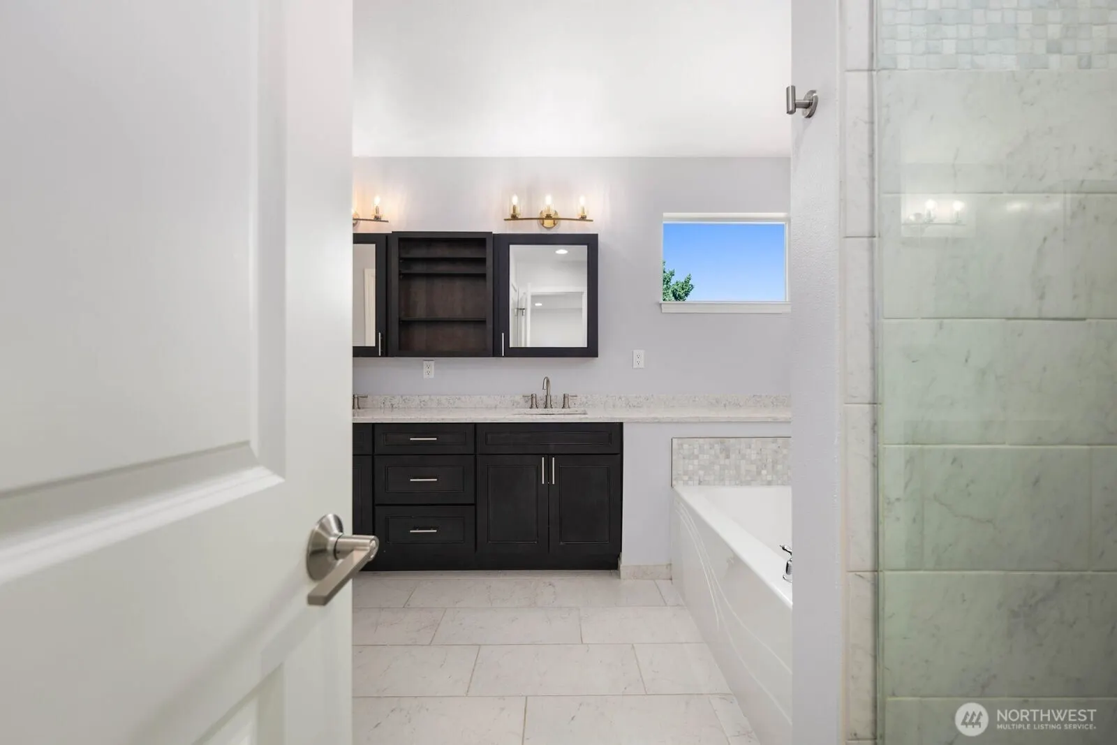14020 SE 282nd Street , Kent, WA 98042-3915