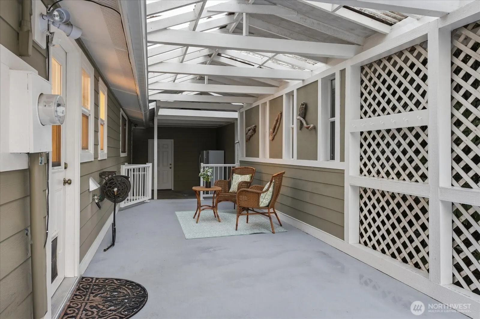 2053 E Beaver Lake Drive SE, Sammamish, WA 98075