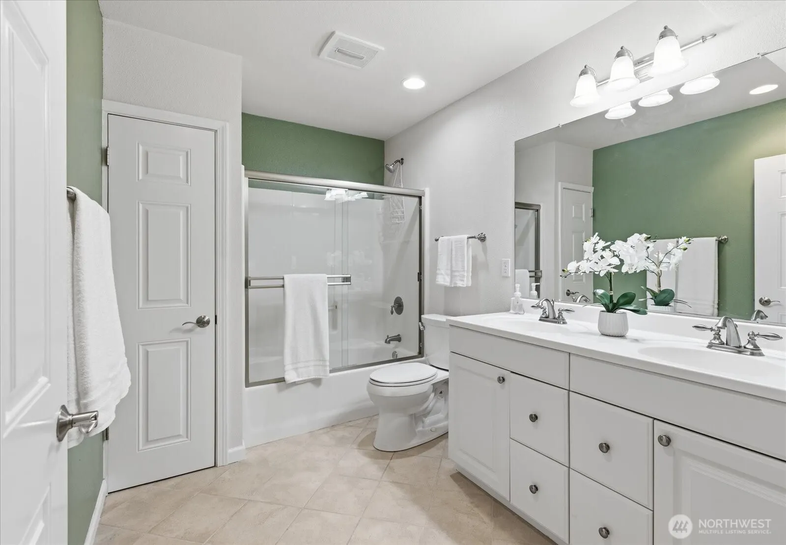 2053 E Beaver Lake Drive SE, Sammamish, WA 98075