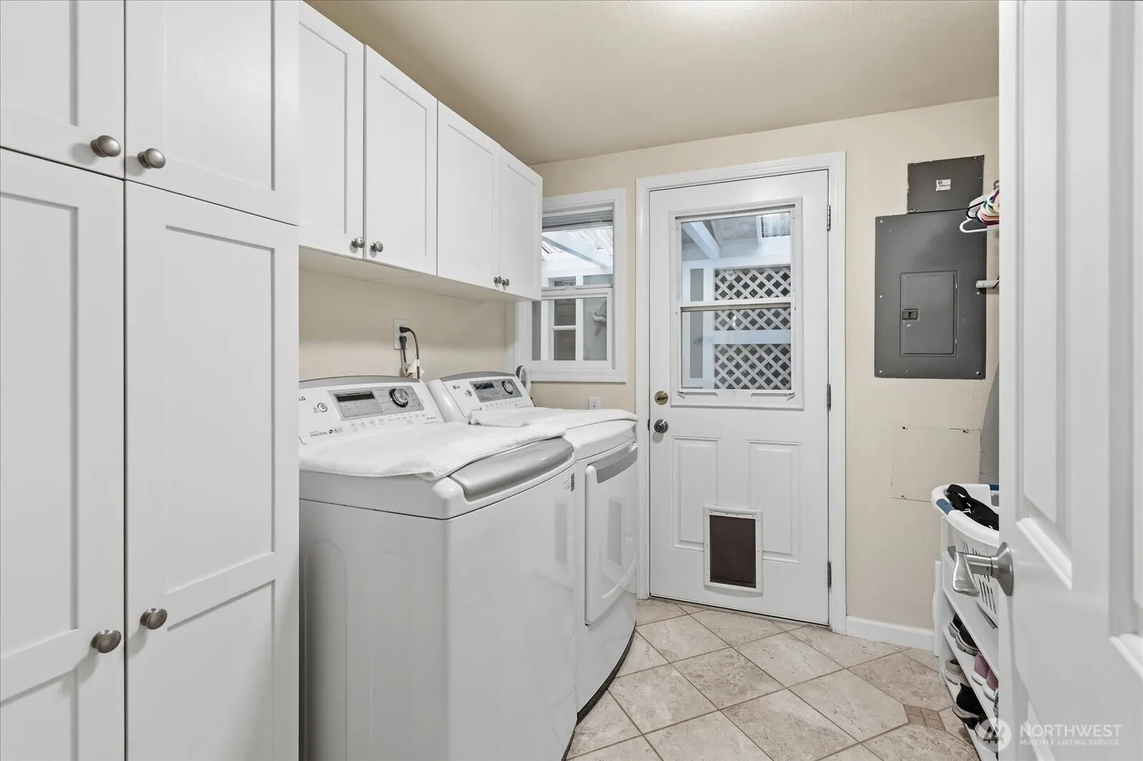 2053 E Beaver Lake Drive SE, Sammamish, WA 98075