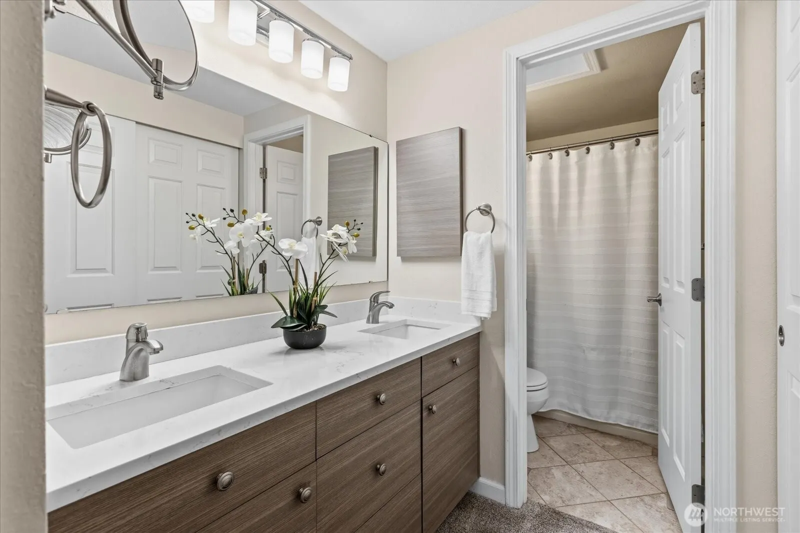 2053 E Beaver Lake Drive SE, Sammamish, WA 98075