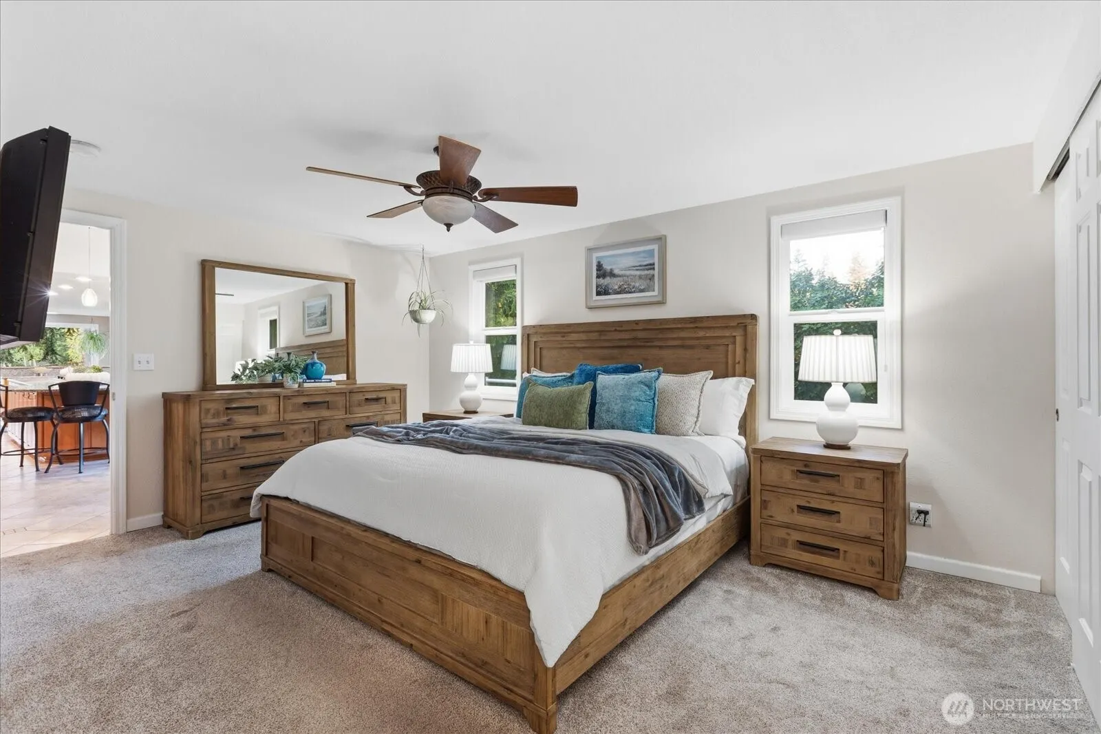 2053 E Beaver Lake Drive SE, Sammamish, WA 98075