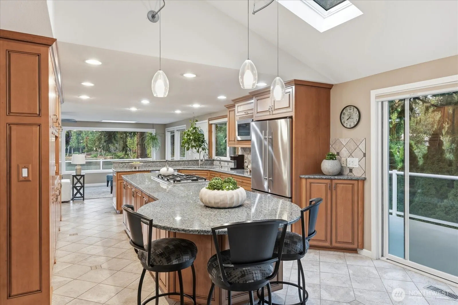 2053 E Beaver Lake Drive SE, Sammamish, WA 98075