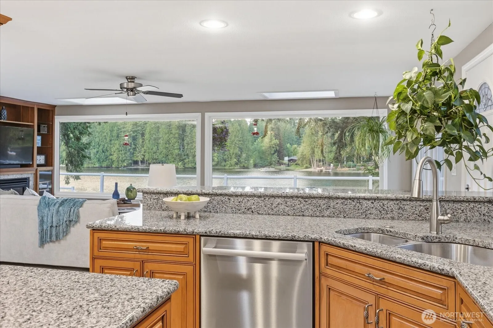 2053 E Beaver Lake Drive SE, Sammamish, WA 98075