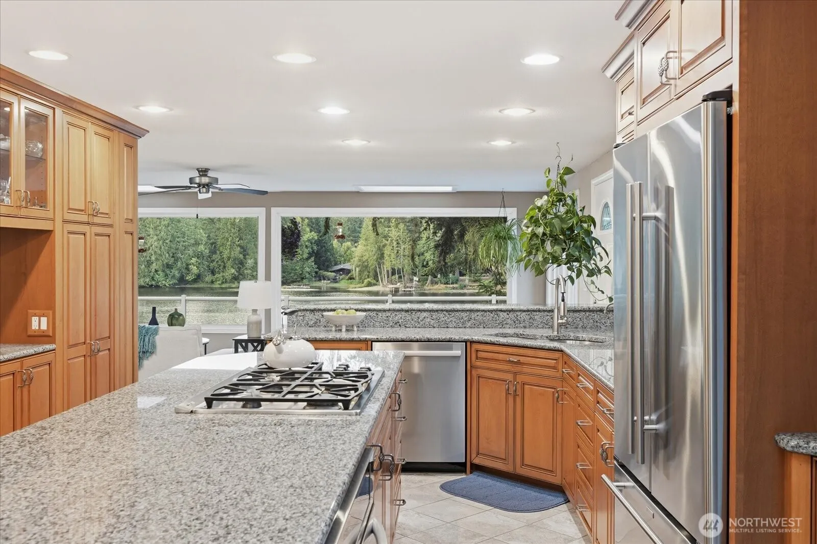 2053 E Beaver Lake Drive SE, Sammamish, WA 98075