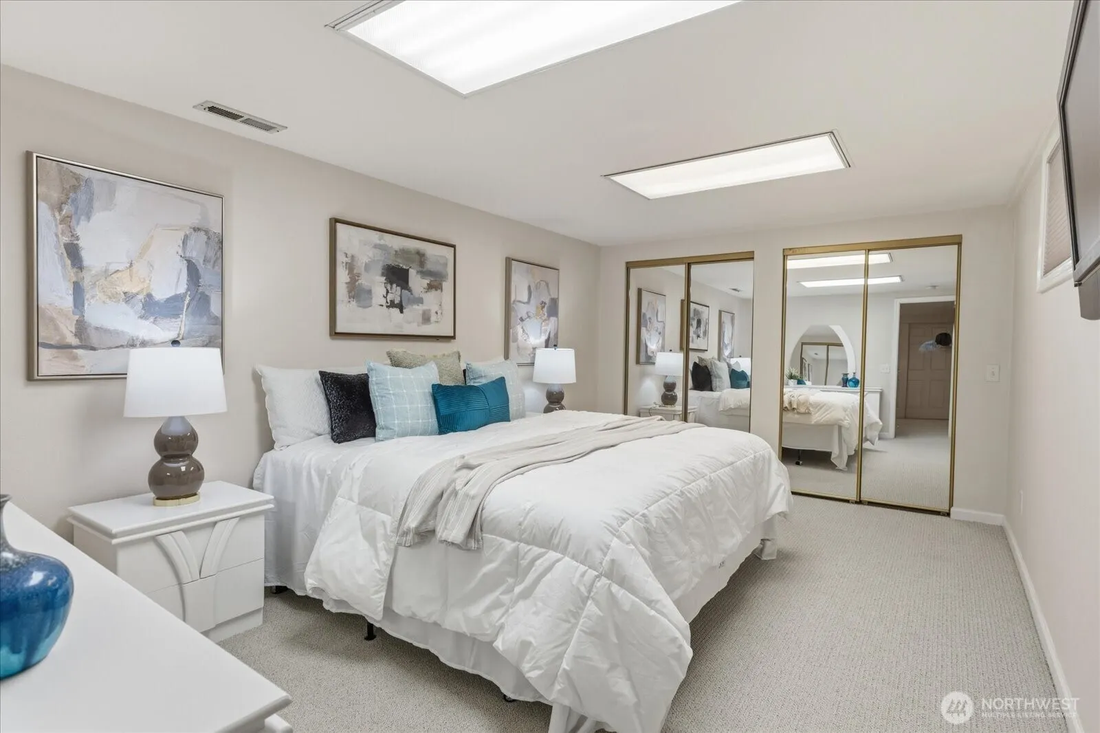 2053 E Beaver Lake Drive SE, Sammamish, WA 98075