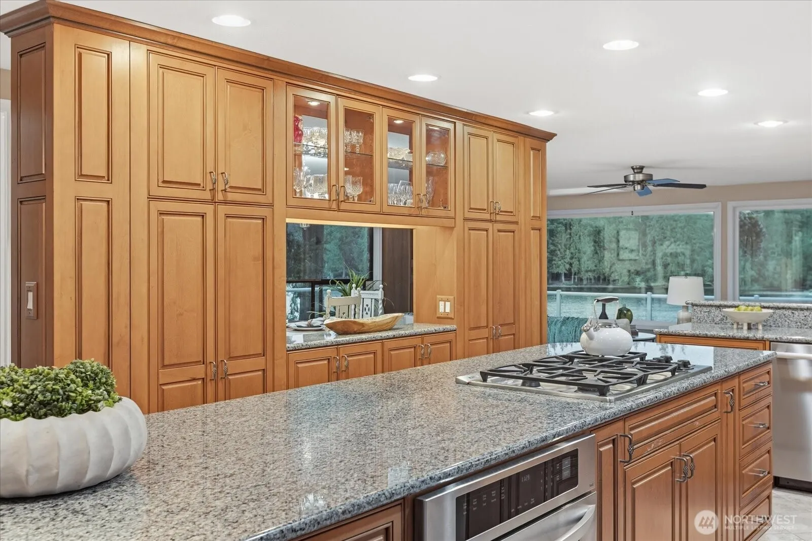 2053 E Beaver Lake Drive SE, Sammamish, WA 98075