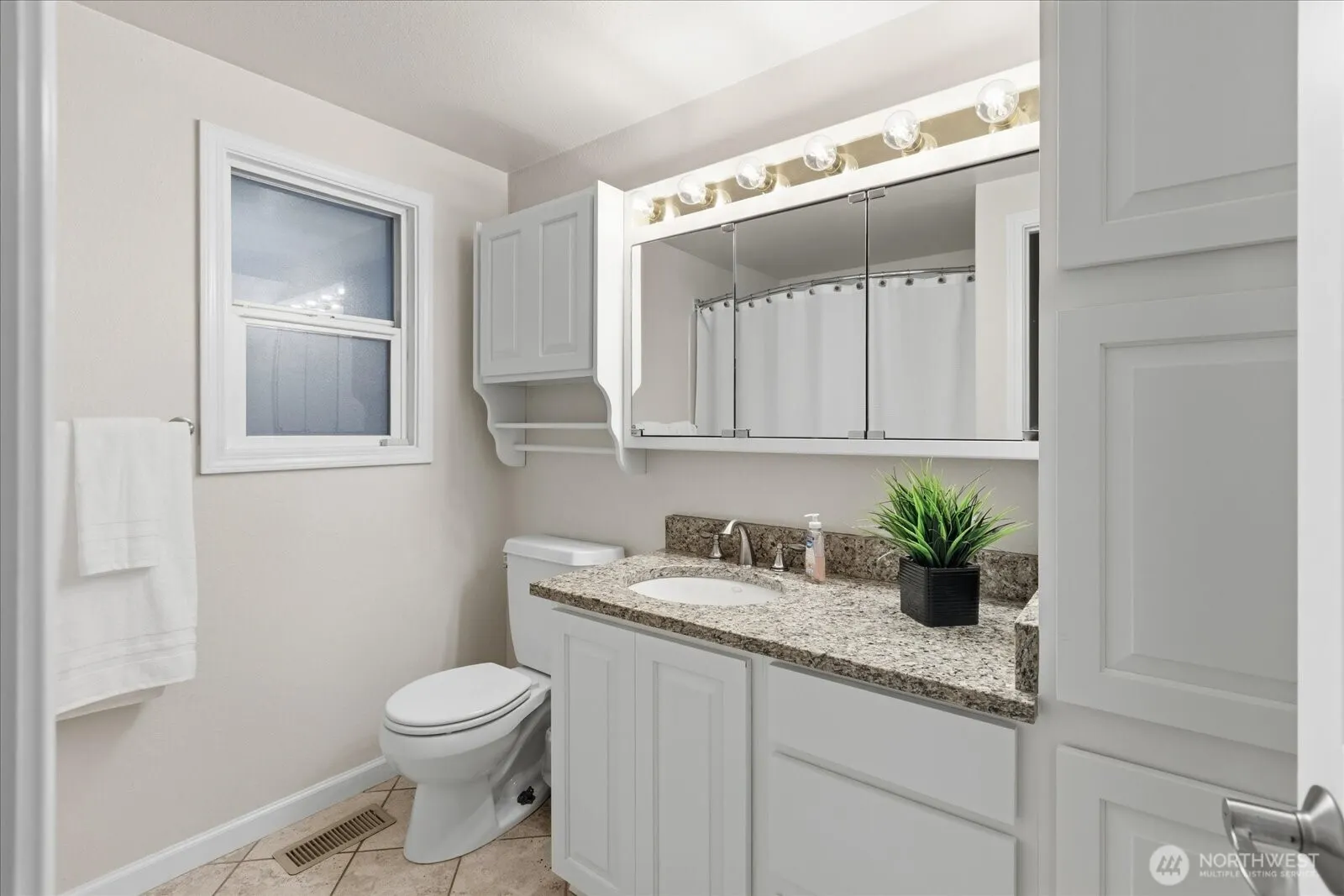 2053 E Beaver Lake Drive SE, Sammamish, WA 98075