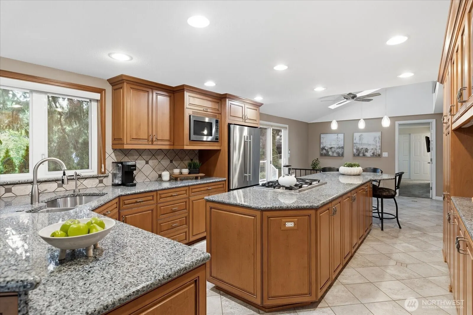 2053 E Beaver Lake Drive SE, Sammamish, WA 98075