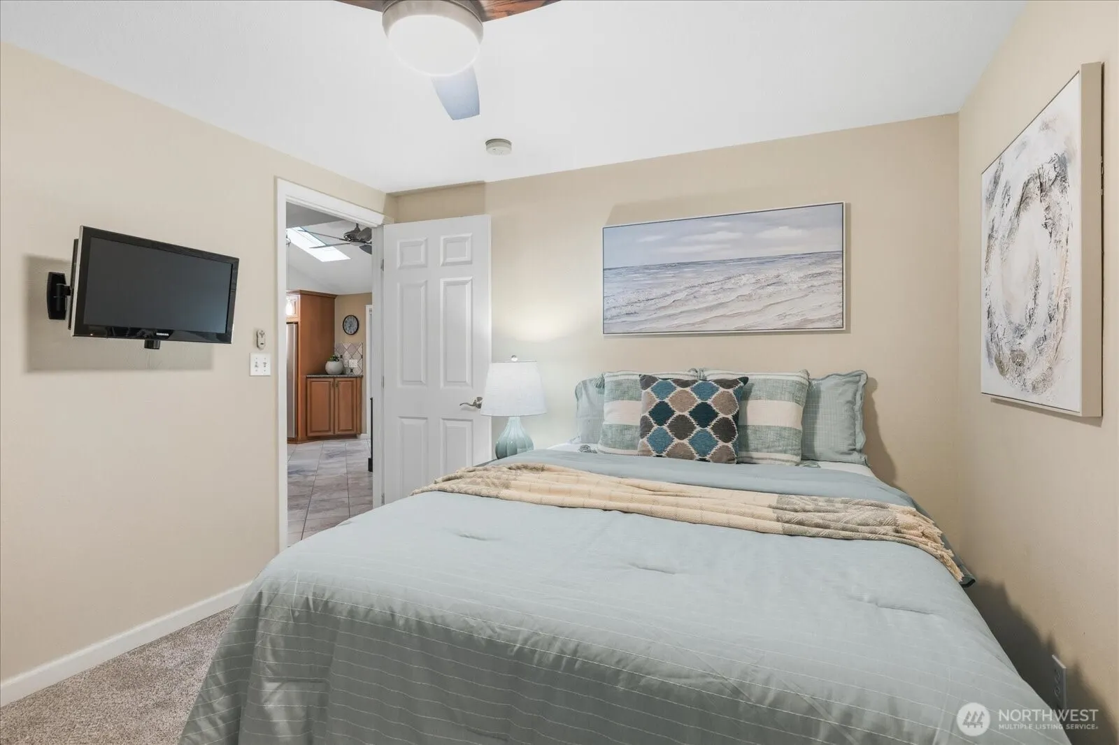 2053 E Beaver Lake Drive SE, Sammamish, WA 98075