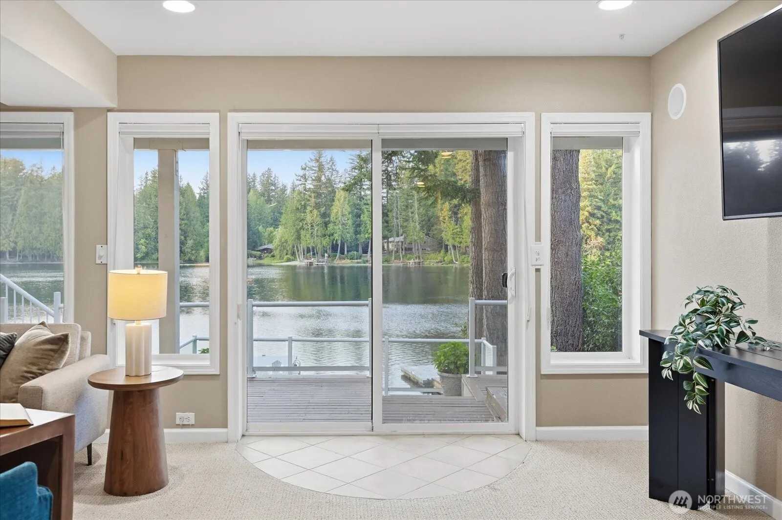 2053 E Beaver Lake Drive SE, Sammamish, WA 98075