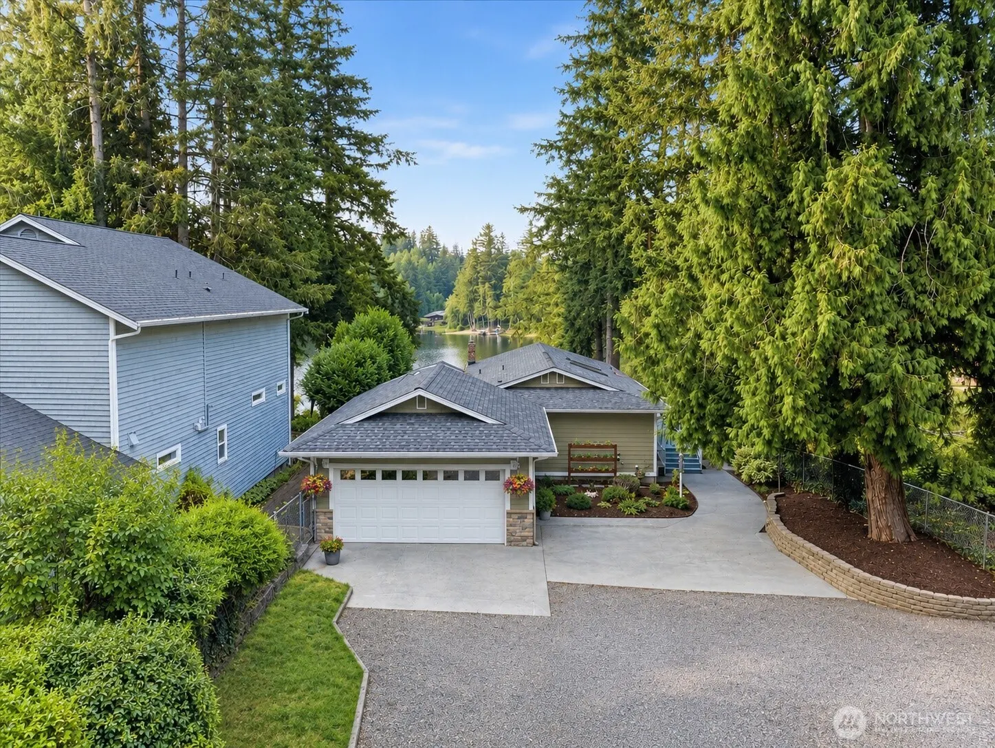 2053 E Beaver Lake Drive SE, Sammamish, WA 98075