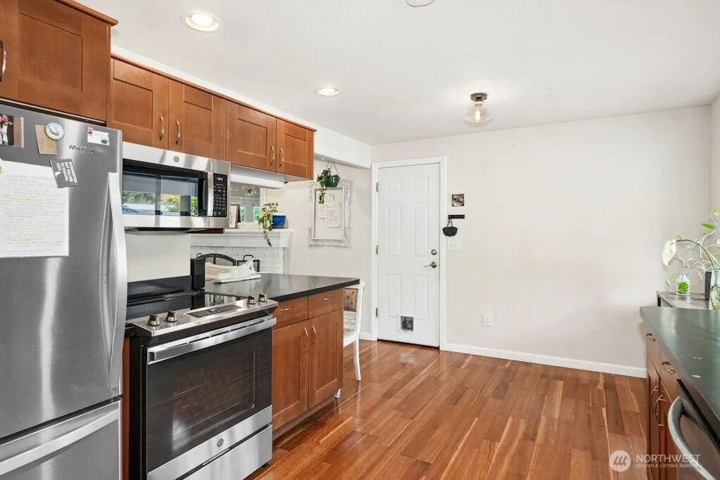 21013 60th Place NE, Redmond, WA 98053-2401