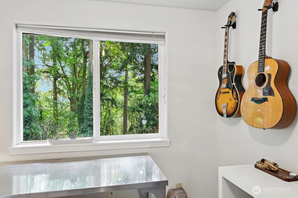 21013 60th Place NE, Redmond, WA 98053-2401