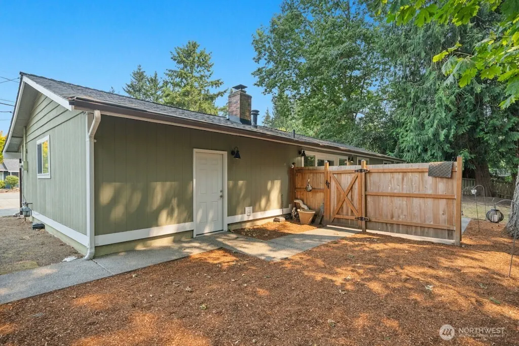 21013 60th Place NE, Redmond, WA 98053-2401