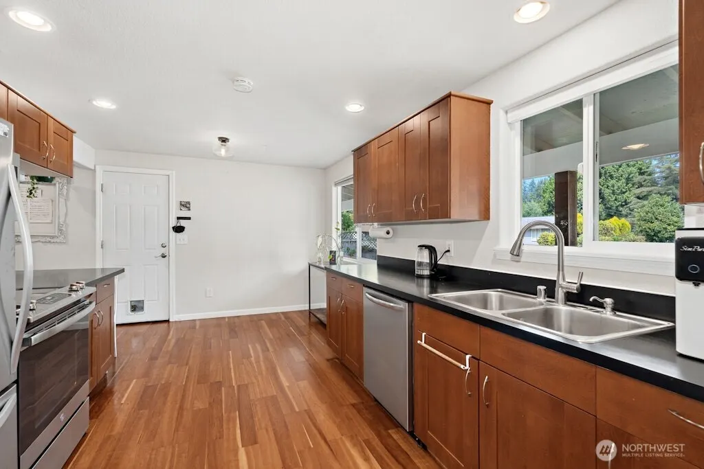21013 60th Place NE, Redmond, WA 98053-2401