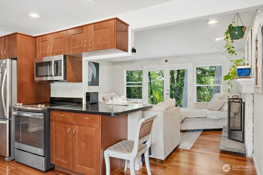 21013 60th Place NE, Redmond, WA 98053-2401