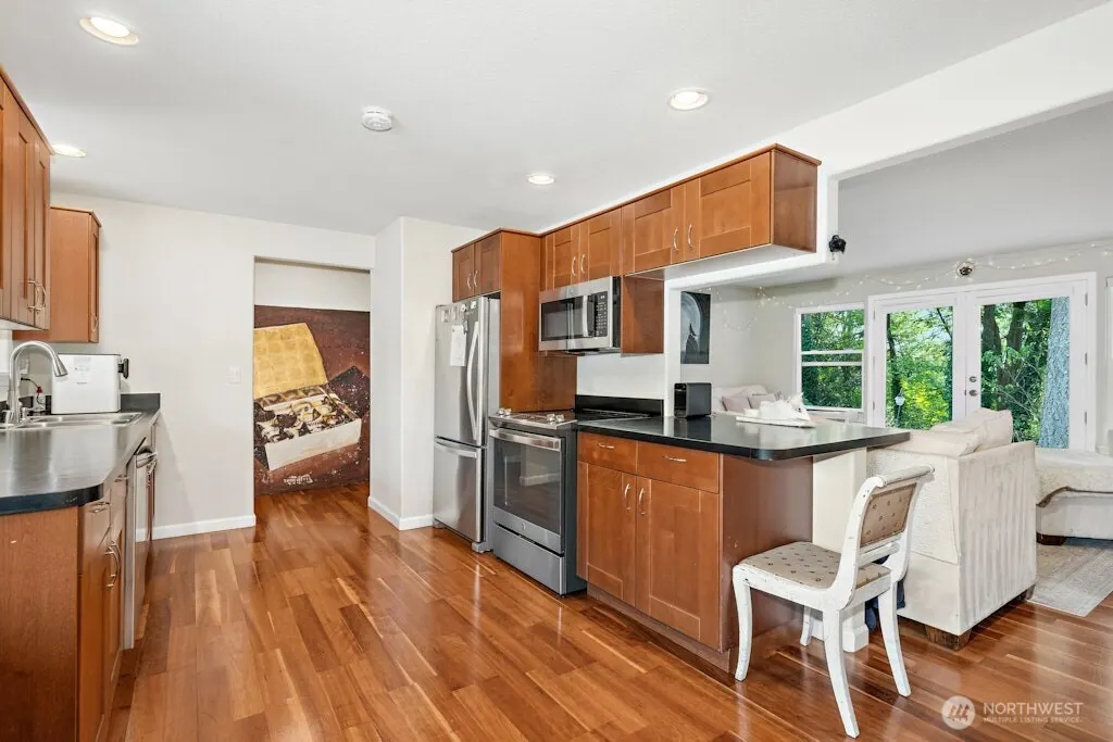 21013 60th Place NE, Redmond, WA 98053-2401