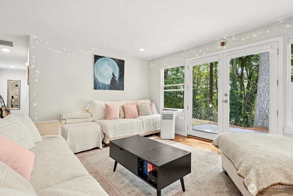 21013 60th Place NE, Redmond, WA 98053-2401
