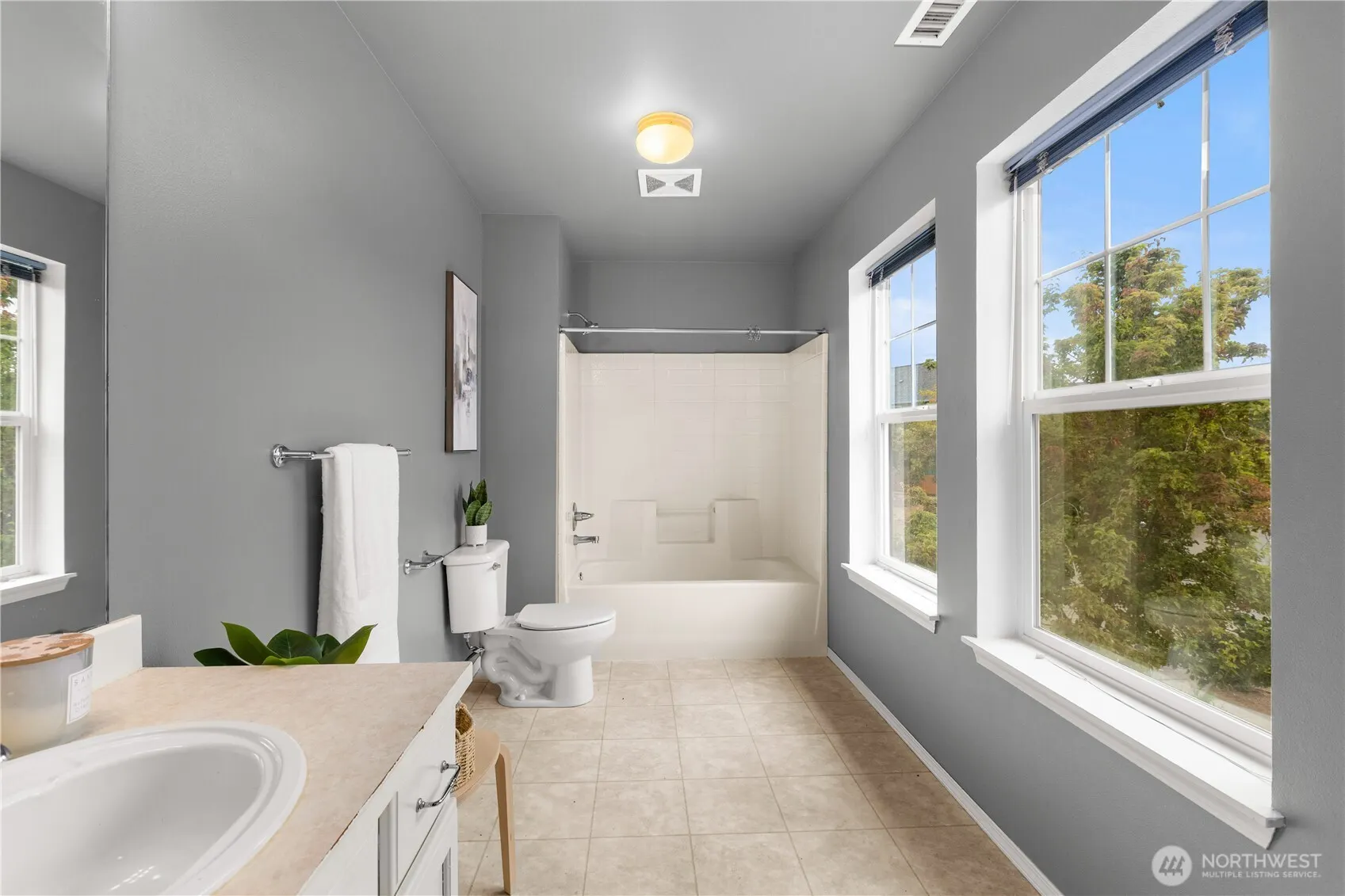 22544 NE 93rd Place , Redmond, WA 98053-2053