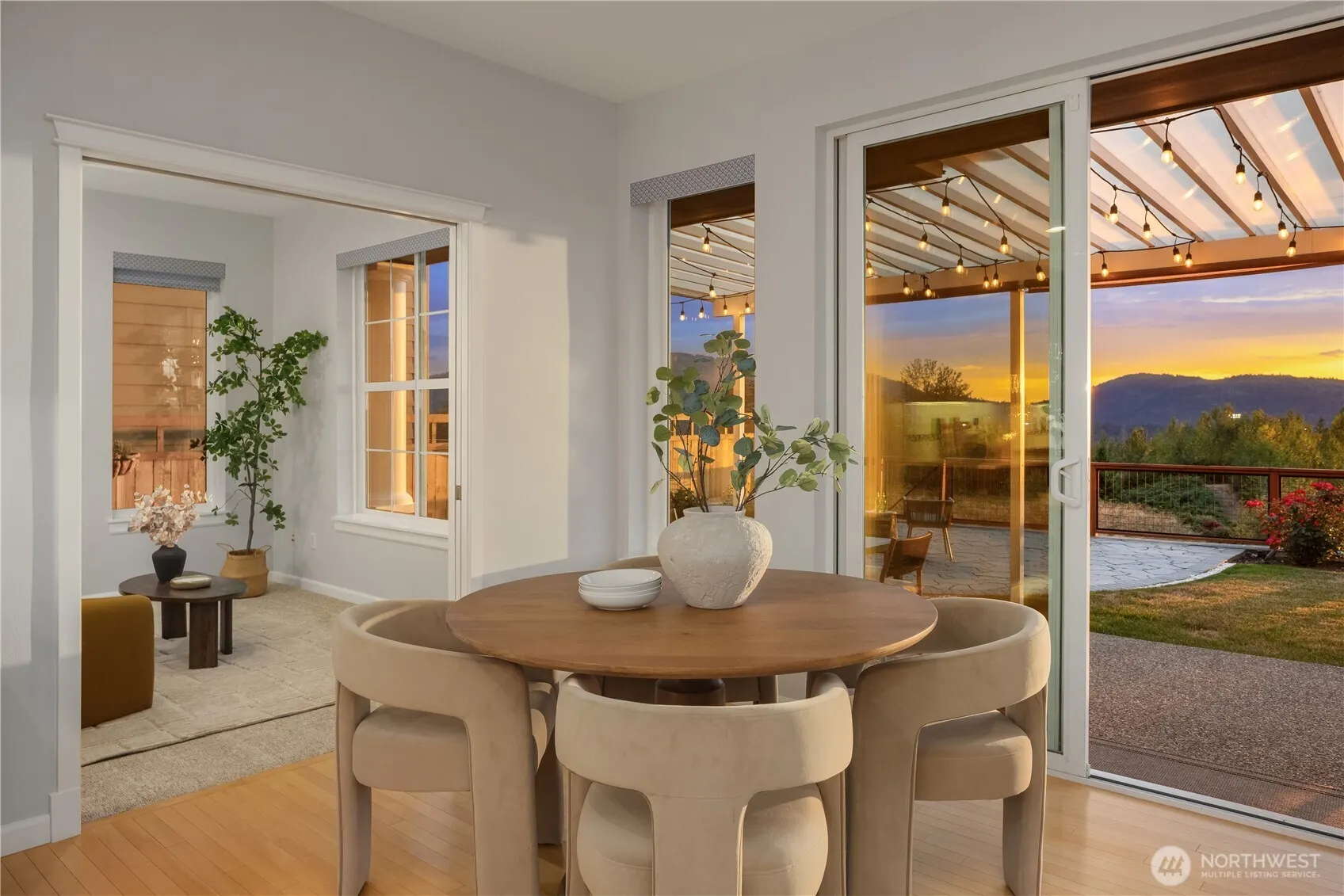 1565 24th Avenue NE, Issaquah, WA 98029