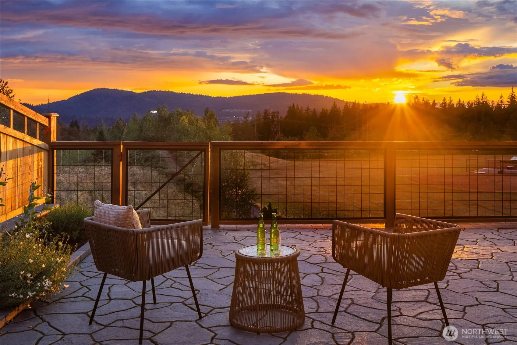 1565 24th Avenue NE, Issaquah, WA 98029