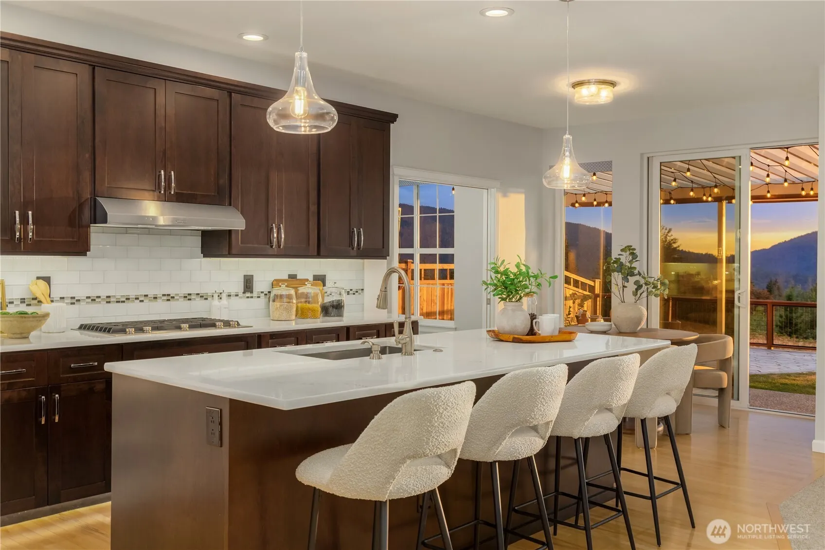 1565 24th Avenue NE, Issaquah, WA 98029