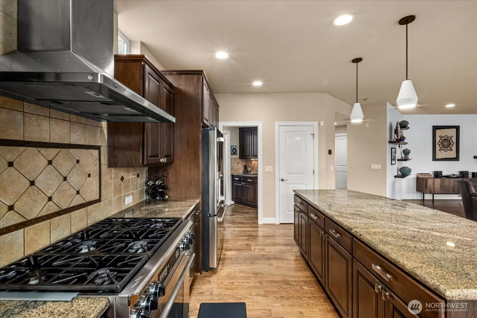 215 Ilwaco Place SE, Renton, WA 98059