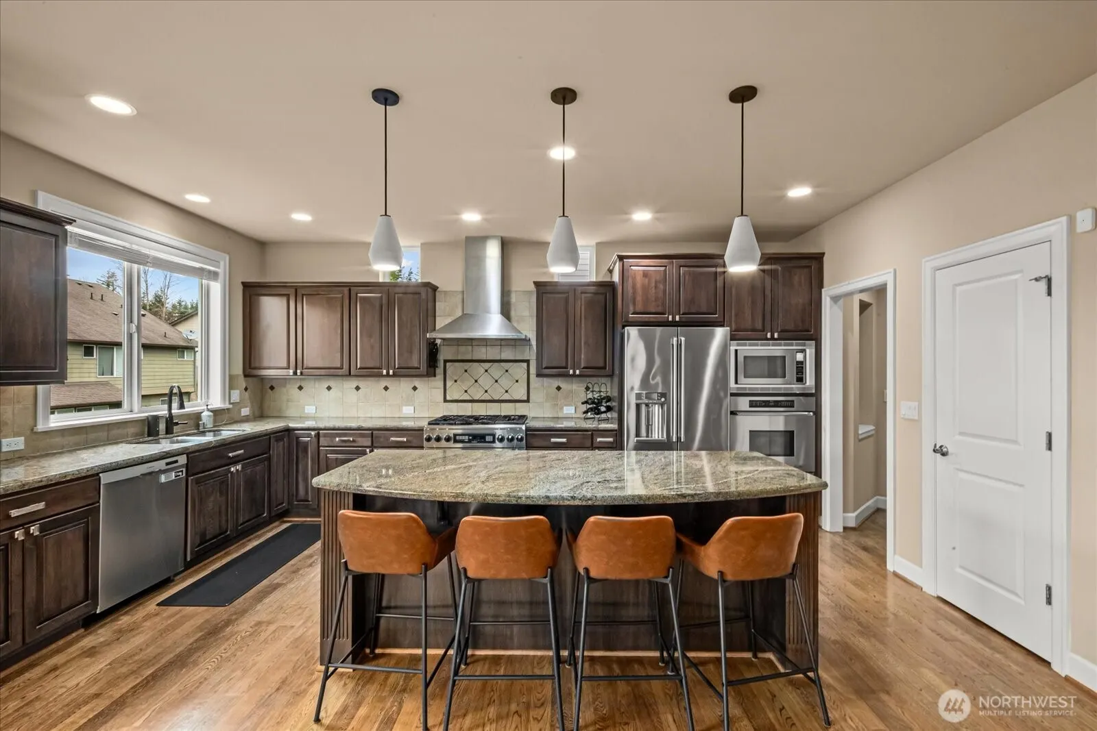 215 Ilwaco Place SE, Renton, WA 98059
