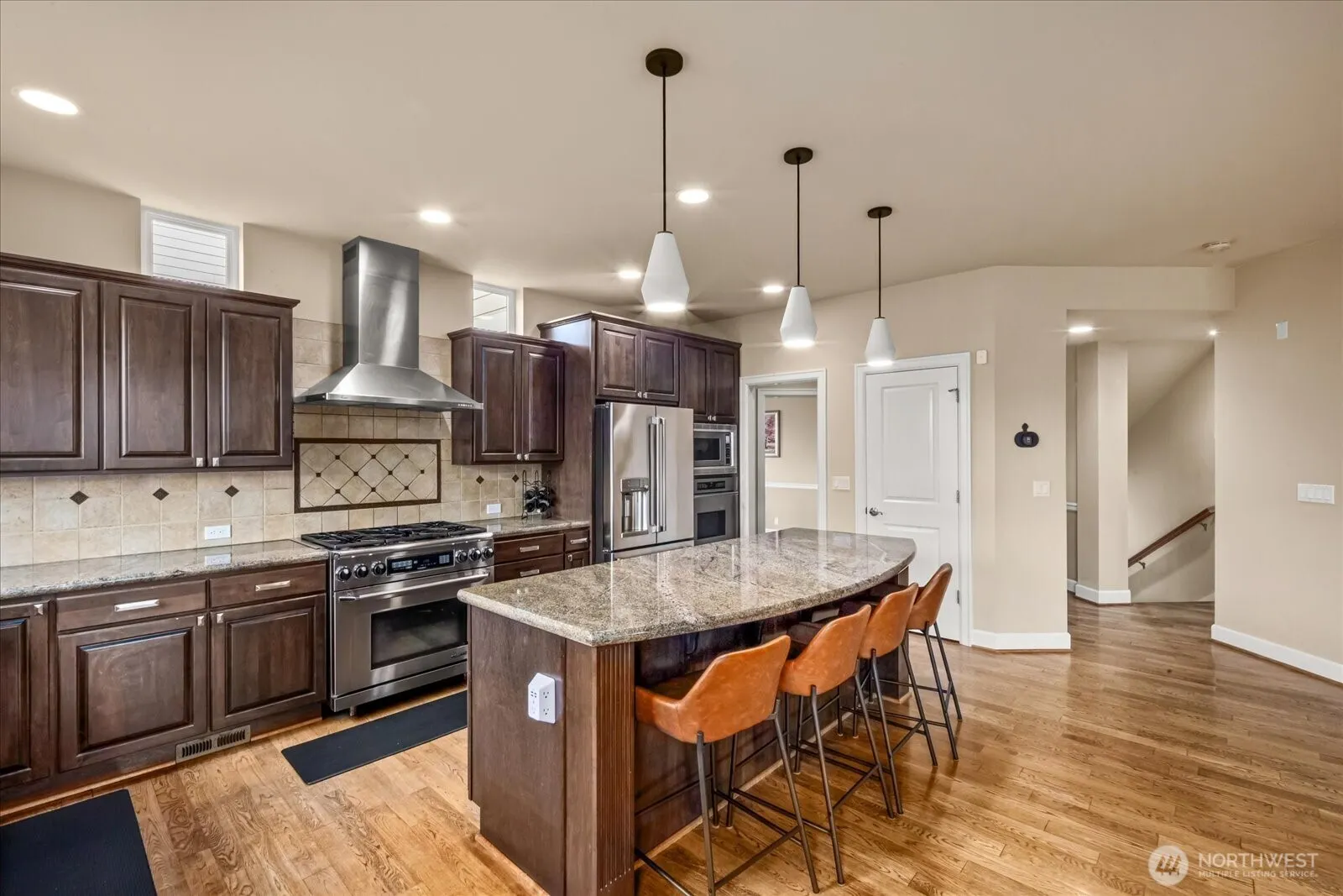 215 Ilwaco Place SE, Renton, WA 98059