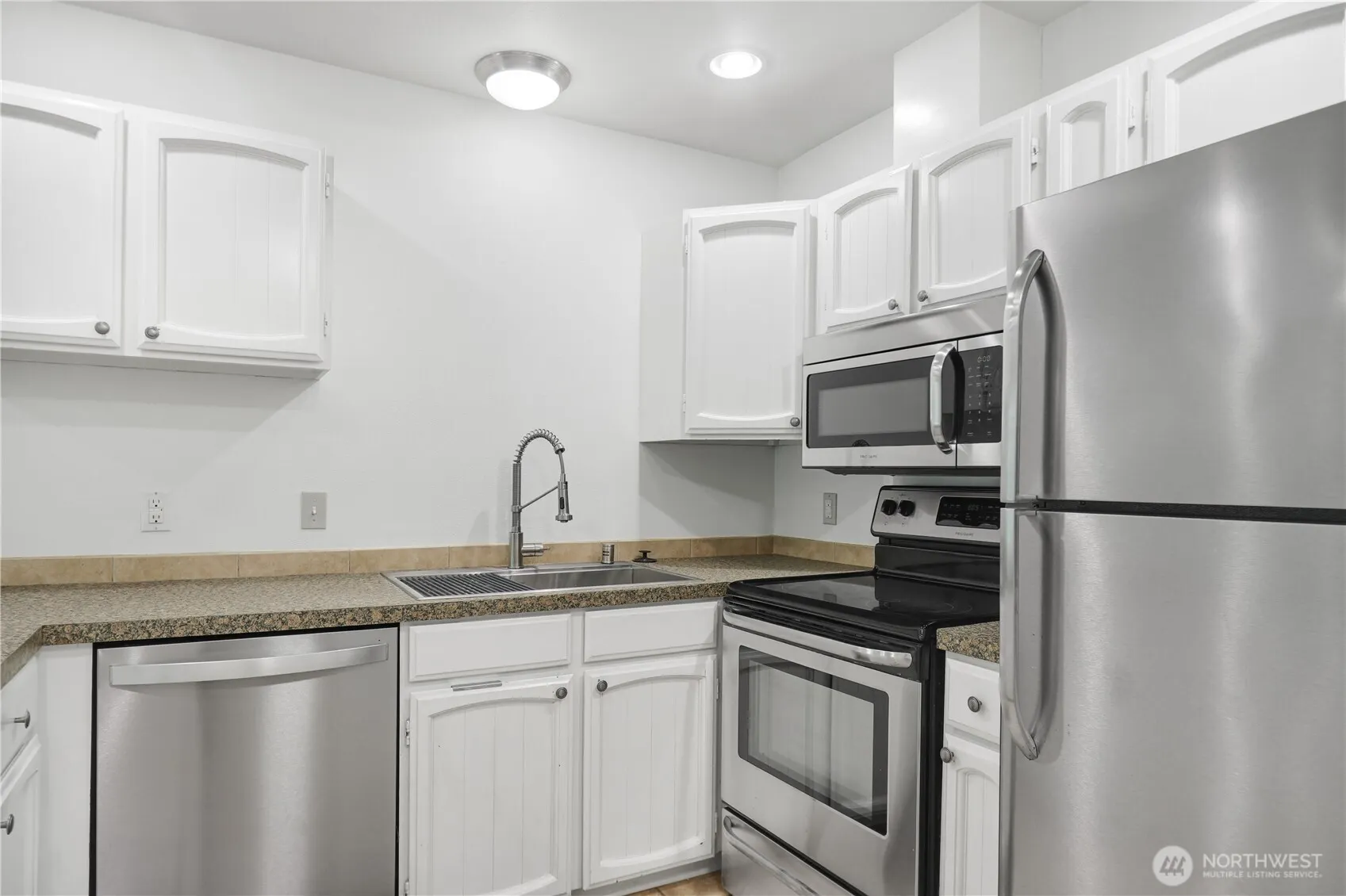17018 NE 80th Street #C5, Redmond, WA 98052