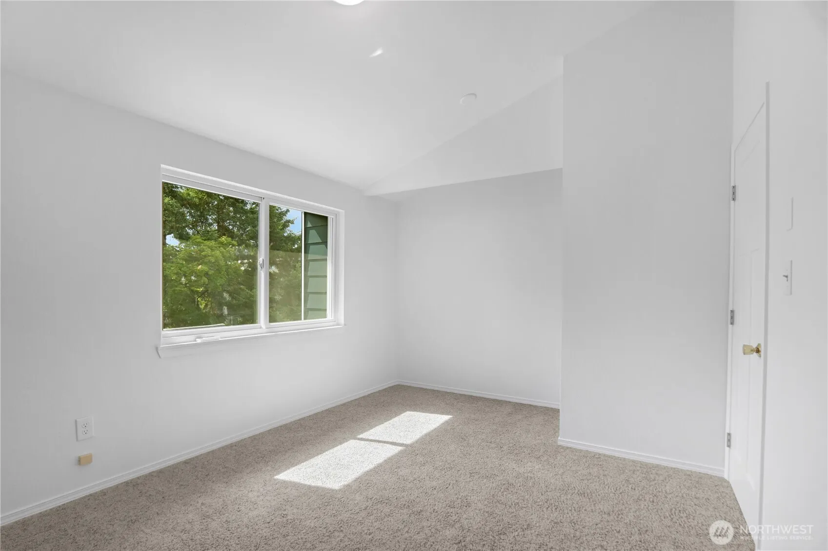 17018 NE 80th Street #C5, Redmond, WA 98052